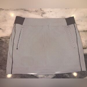 EUC‎ Athleta Gray & White Stripes with Pockets Athletic Skort Size 16